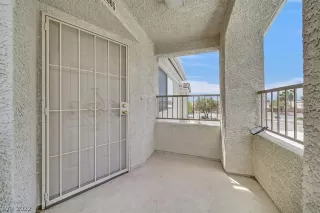 Photo #3: 2386579 Listing