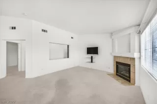 Photo #5: 2386579 Listing