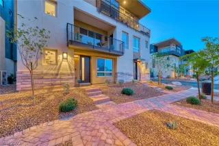 Photo #1: 2386584 Listing 