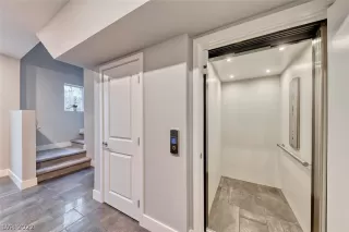 Photo #3: 2386584 Listing 