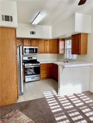 Photo #6: 2386589 Listing