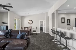 Photo #5: 2386609 Listing 