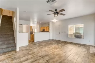 Photo #6: 2386615 Listing