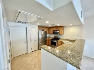 Photo #3: 2386632 Listing 