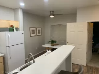 Photo #3: 2386634 Listing