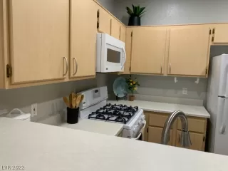 Photo #5: 2386634 Listing