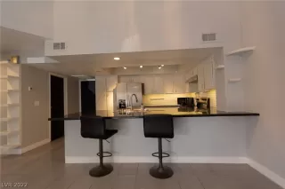 Photo #2: 2386656 Listing 