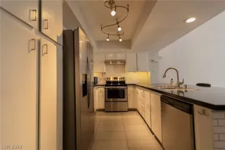 Photo #5: 2386656 Listing 