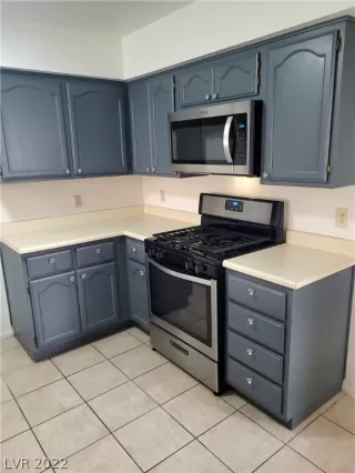 Photo #4: 2386685 Listing