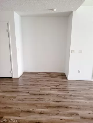 Photo #5: 2386685 Listing