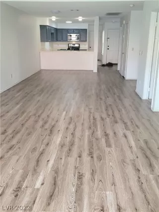 Photo #6: 2386685 Listing