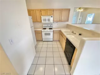 Photo #4: 2386694 Listing