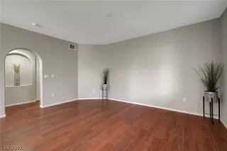 Photo #6: 2386703 Listing