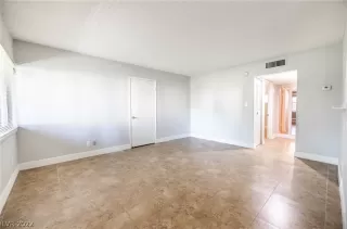 Photo #3: 2386717 Listing 