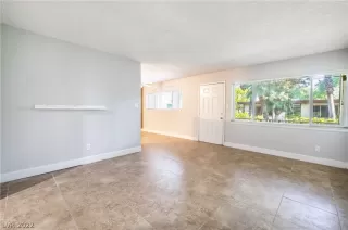 Photo #4: 2386717 Listing 