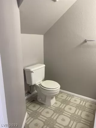 Photo #5: 2386743 Listing 