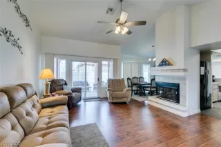 Photo #4: 2386744 Listing