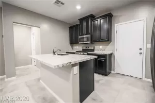 Photo #5: 2386749 Listing 