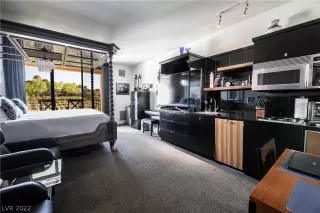 Photo #5: 2386759 Listing 