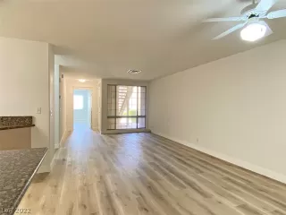 Photo #6: 2386826 Listing 