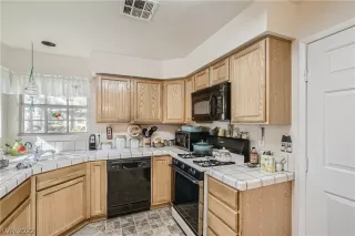 Photo #5: 2386828 Listing 