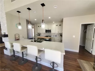 Photo #3: 2386837 Listing 