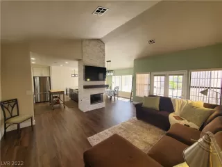 Photo #5: 2386837 Listing 