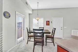 Photo #4: 2386860 Listing