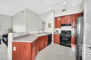 Photo #5: 2386860 Listing