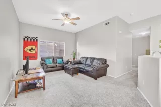 Photo #6: 2386860 Listing