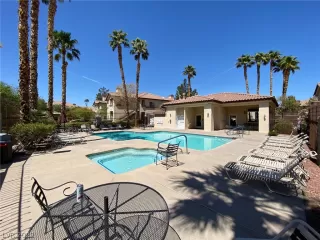 Photo #3: 2386863 Listing