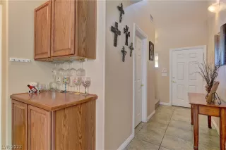 Photo #5: 2386867 Listing