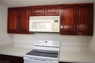 Photo #5: 2386882 Listing 