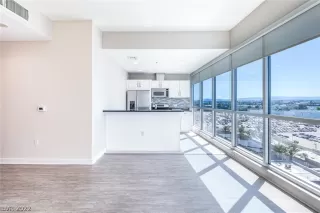 Photo #2: 2386926 Listing