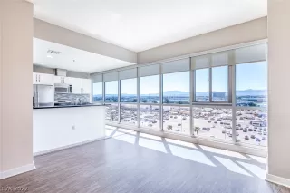 Photo #3: 2386926 Listing