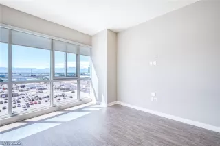 Photo #4: 2386926 Listing