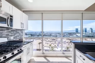 Photo #6: 2386926 Listing