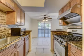 Photo #2: 2386968 Listing