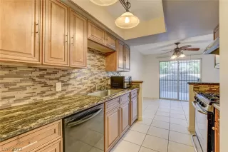 Photo #3: 2386968 Listing