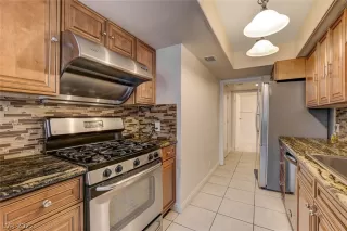 Photo #4: 2386968 Listing