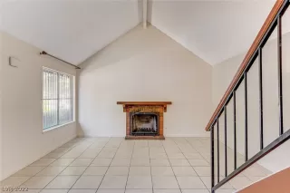 Photo #6: 2386968 Listing