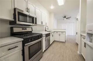 Photo #5: 2386970 Listing 