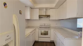 Photo #2: 2386975 Listing 