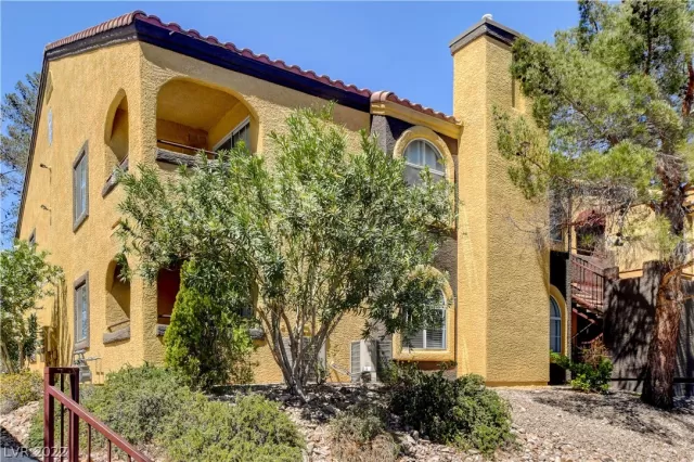 MLS: 2386993 Condo For Sale