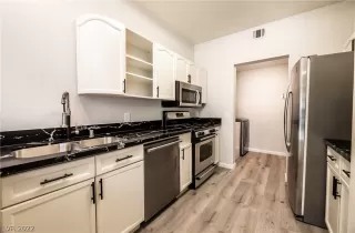 Photo #5: 2387002 Listing 