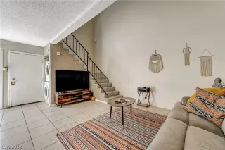 Photo #4: 2387039 Listing 