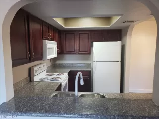 Photo #4: 2387056 Listing