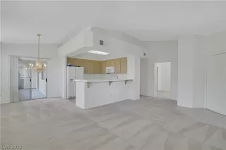 Photo #3: 2387064 Listing