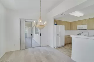 Photo #5: 2387064 Listing