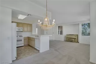 Photo #6: 2387064 Listing